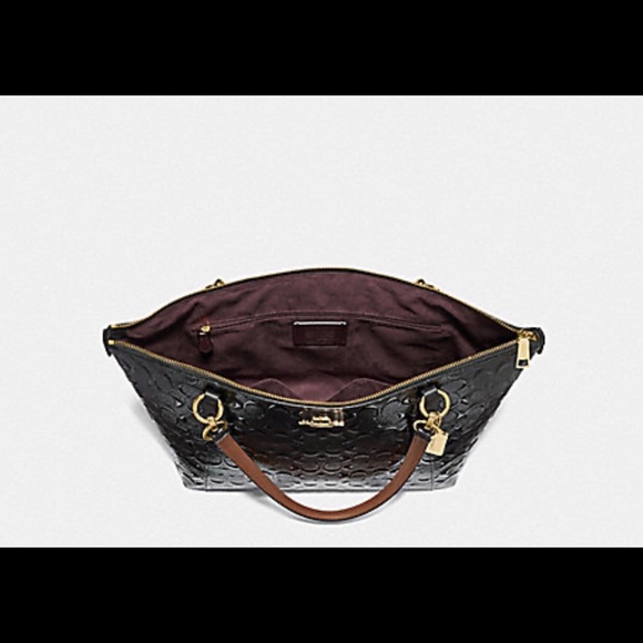 NWT. Coach
SIGNATURE LEATHER ZIP TOP TOTE - Picture 2 of 6